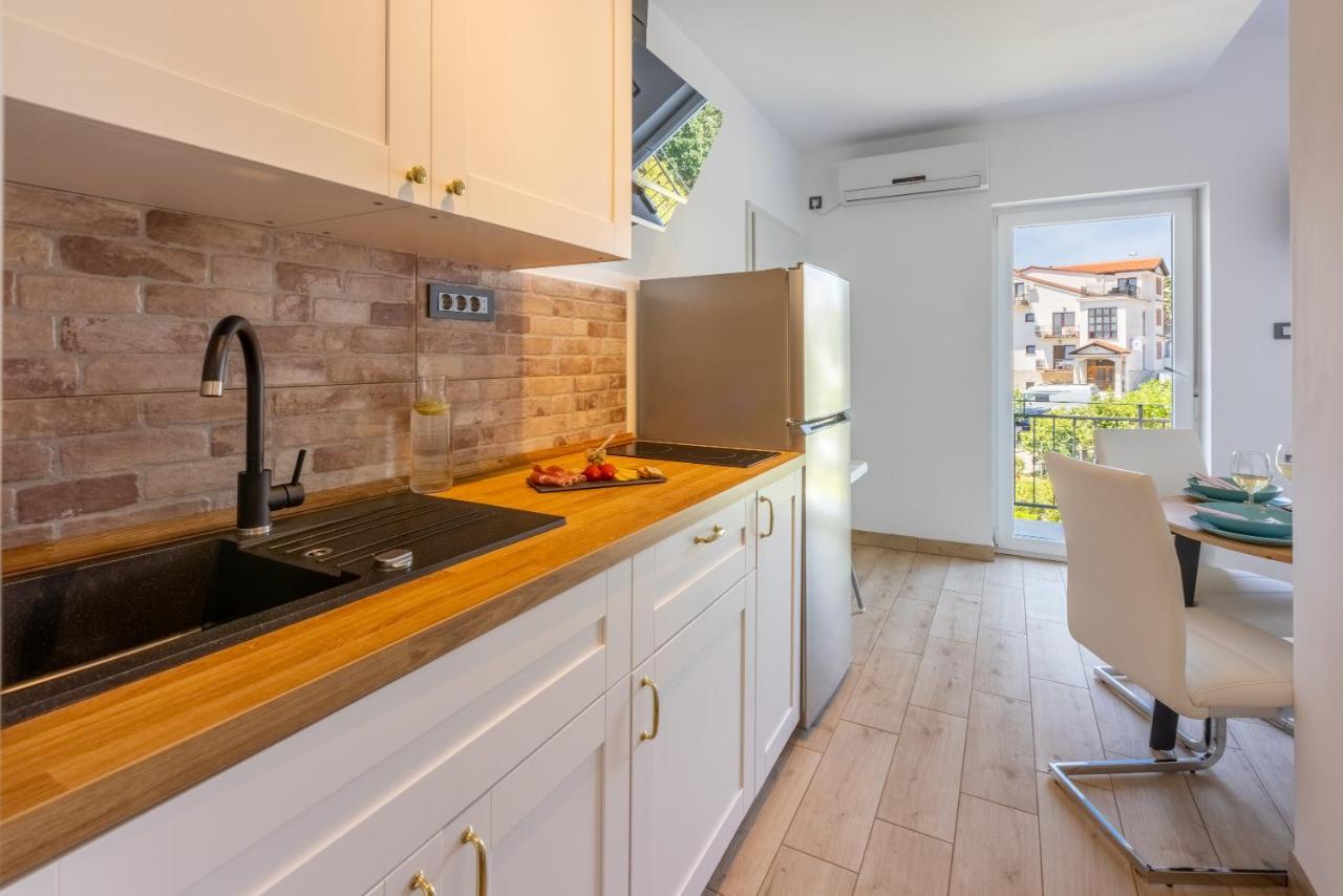Summer Breeze Apartment Crikvenica Exterior photo